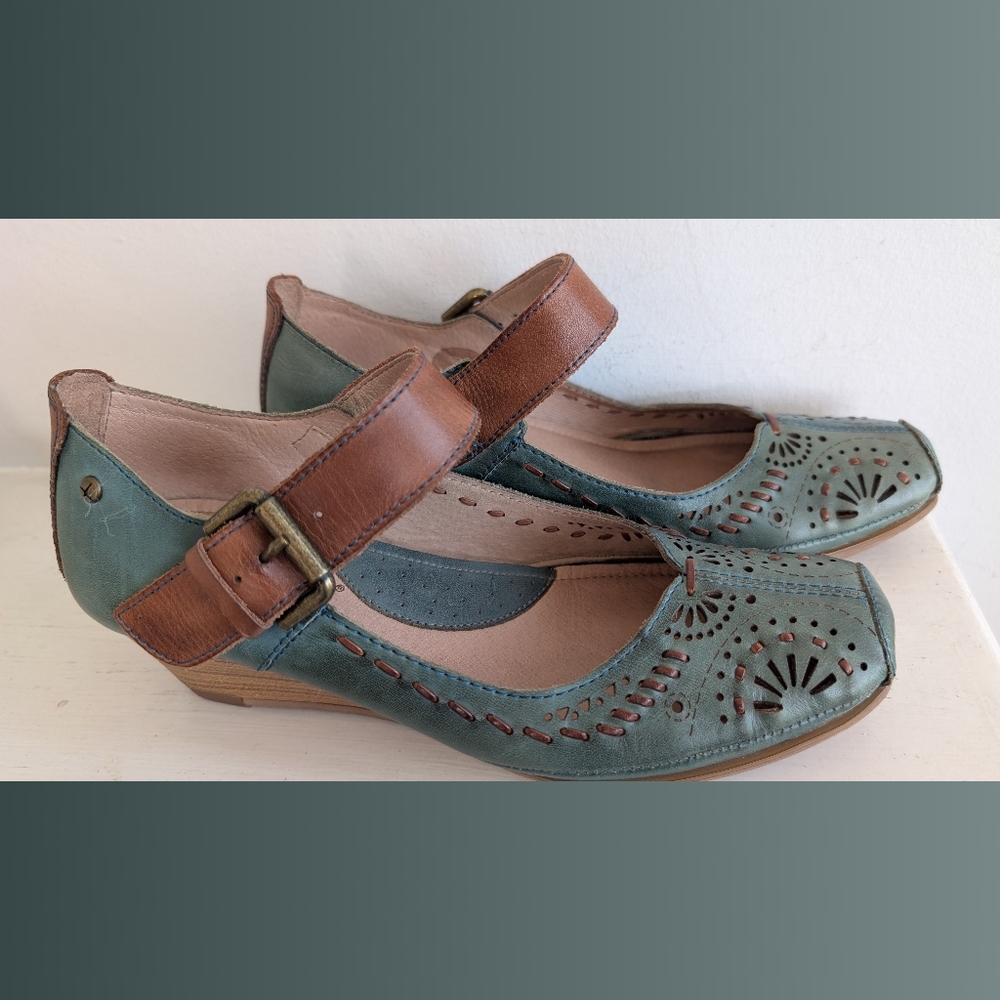 Pikolinos Wedge Heel Shoe (Size 37)